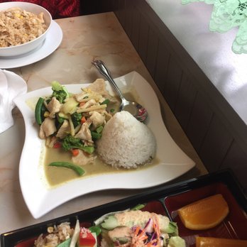 Green Papaya - Green curry yummy- medium spice which is pretty spicy - Thai Near Me - Cincinnati, Ohio