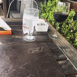 Novecento - Vino a temperatura casi exacta. Buen servicio de mesa.