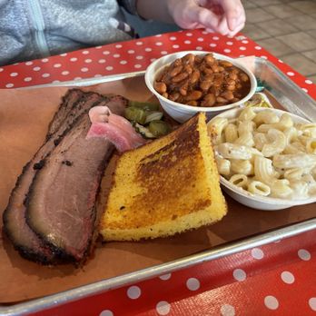 Salinas City BBQ - Beef brisket with side of mac n' cheese and beans - Barbeque Near Me - Salinas, California Salinas City BBQ - Beef brisket with side of mac n' cheese and beans - Barbeque Near Me - Salinas, California
