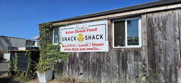 Sindi's Snack Shack by null