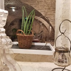 La Petite Venise - Dinner in this modest old world setting is Not ordinary. The food is terrific and the soundtrack is too. Seems like a family run place. Go!