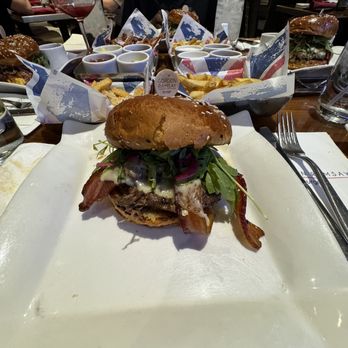 Gordon Ramsay Burger Las Vegas - 24 Hr burger really good but not like all the hype - Burgers Near Me - Las Vegas, Nevada Gordon Ramsay Burger Las Vegas - 24 Hr burger really good but not like all the hype - Burgers Near Me - Las Vegas, Nevada