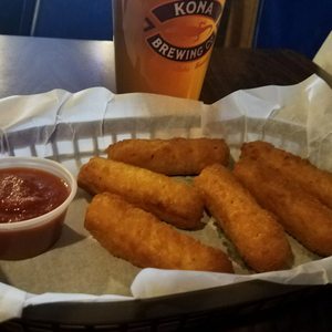 Photo of Reservoir Tavern - Seattle, WA, United States. Mozzarella sticks and a Manny's Pale.