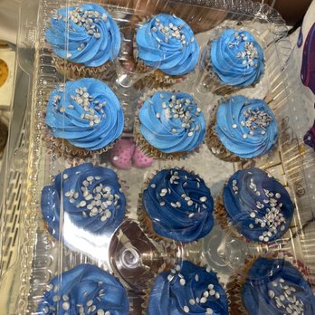 RDV Sportsplex Ice Den - Cupcakes that I brought in with us - Skating Rinks Near Me - Orlando, Florida RDV Sportsplex Ice Den - Cupcakes that I brought in with us - Skating Rinks Near Me - Orlando, Florida