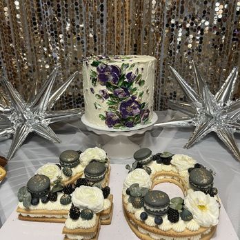 CocoaBerry Cake Co - Signature single tier cake and double digit cookie cake. - Bakeries Near Me