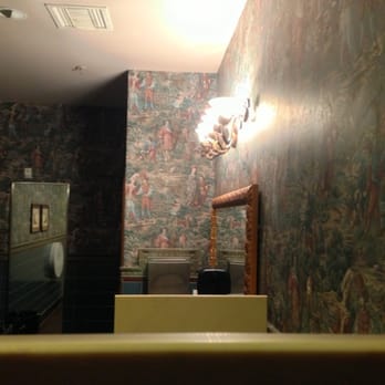 Gustav's - Men's bathroom - Pubs Near Me - Vancouver, Washington
