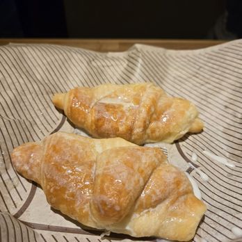 Cheddar's Scratch Kitchen - Honey butter croissants - Comfort Food Near Me - Brandywine, Maryland