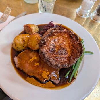 The Black Lion - Sunday roast - beef sirloin - Pubs Near Me - London, XGL The Black Lion - Sunday roast - beef sirloin - Pubs Near Me - London, XGL