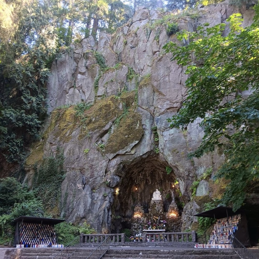 The outdoor shrine.