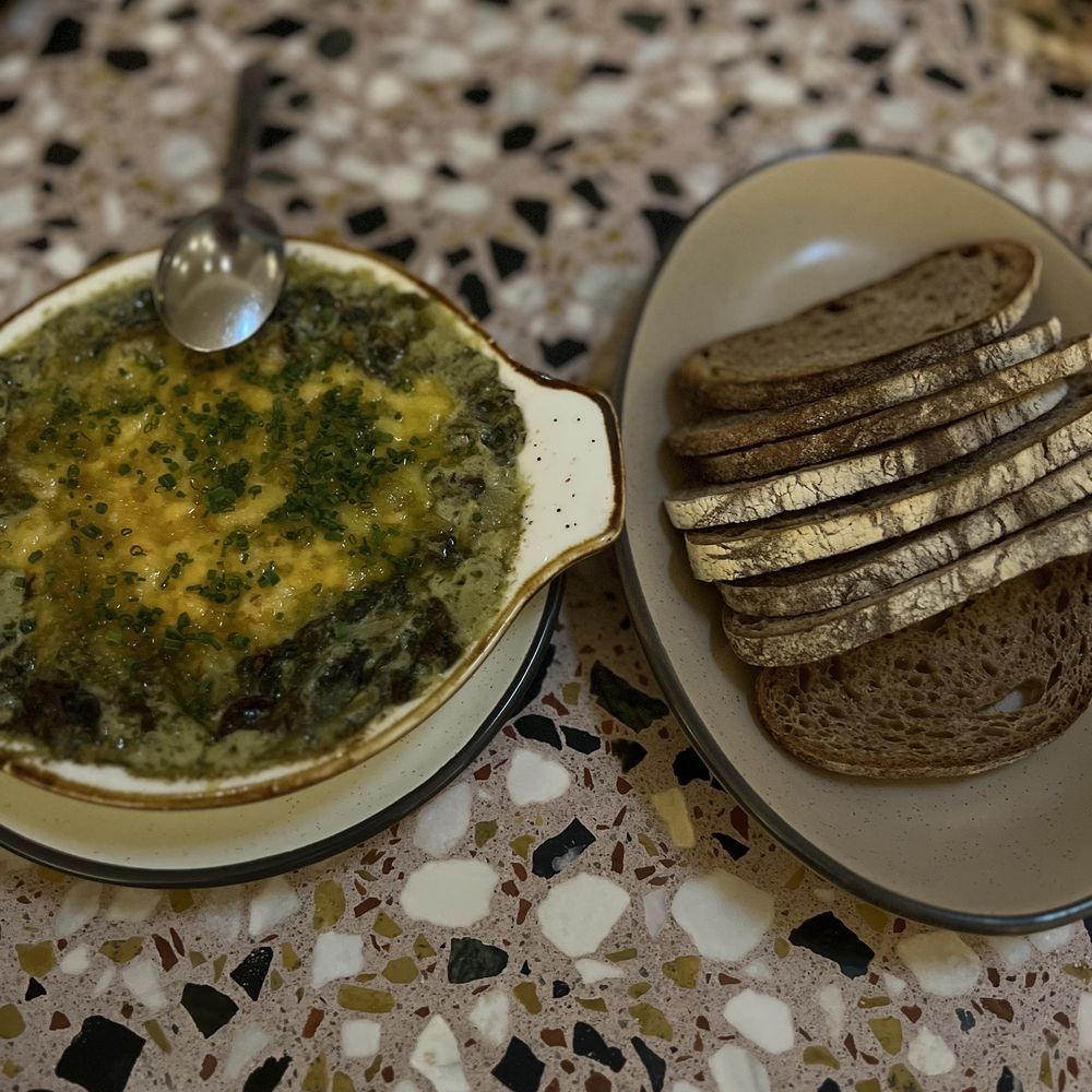 Vestal Restaurant - Spinach and Artichoke Dip with bread - Cocktail Bars Near Me - Lafayette, Louisiana