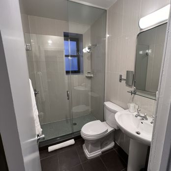 Hotel Belleclaire - Bathroom in hotel room - Hotels Near Me - New York, New York Hotel Belleclaire - Bathroom in hotel room - Hotels Near Me - New York, New York