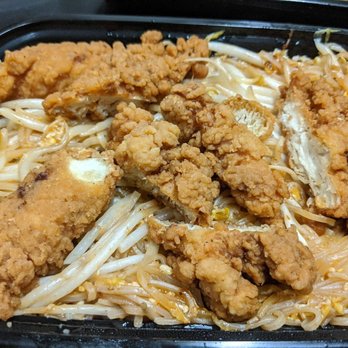 Phuket Thai Restaurant - Hot Country Style Pad Thai + Crispy Chicken - Thai Near Me - Wakefield, Massachusetts