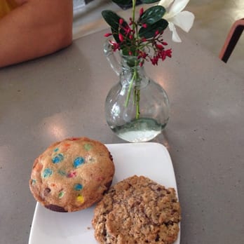 Red Dessert Dive - Cookie brownie muffin type thing and an oatmeal cookie - Desserts Near Me - Houston, Texas Red Dessert Dive - Cookie brownie muffin type thing and an oatmeal cookie - Desserts Near Me - Houston, Texas