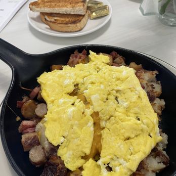 Tangled Apron - Meat Lovers Skillet - Breakfast & Brunch Near Me - Macomb, Michigan Tangled Apron - Meat Lovers Skillet - Breakfast & Brunch Near Me - Macomb, Michigan