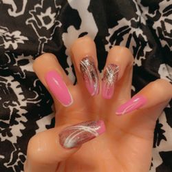 Linda Nguyen - Linda And her Work is amazing. I have been going to Linda for many years and she never disappoints me.