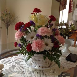 Faye's Florals & Gifts - Beautiful flowers! Still fresh on Day 8!!