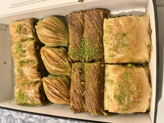 Karaköy Güllüoğlu - Nadir Güllü by null