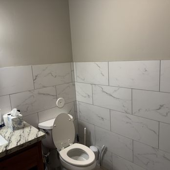 Raise The Bar Med Spa - Restroom clean - Medical Spas Near Me - Gilbert, Arizona