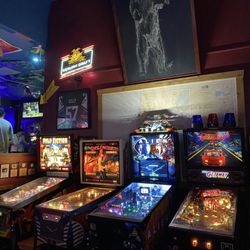 Merry Time Restaurant & Lounge - Pinball machines