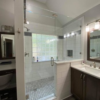 Welcom Design & Remodeling - a bathroom with a walk in shower - General Contractors Near Me - Ladson, South Carolina Welcom Design & Remodeling - a bathroom with a walk in shower - General Contractors Near Me - Ladson, South Carolina