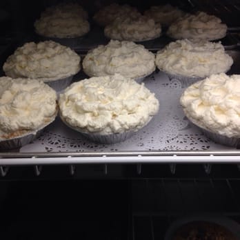 Magnolia Bakery - Bakeries Near Me - Chicago, Illinois