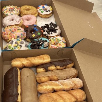 Tac Do Donuts - Long John, 1/2 Dozen Twist Donut, Oreo Glaze, Fruity Pebbles Glaze, M&M's Glaze, Fruit Loops Glaze - Bakeries Near Me - Orange, California Tac Do Donuts - Long John, 1/2 Dozen Twist Donut, Oreo Glaze, Fruity Pebbles Glaze, M&M's Glaze, Fruit Loops Glaze - Bakeries Near Me - Orange, California