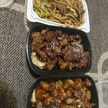 Little Fat Dumpling - Beef Chow Mein, sesame beef, and house spicy chicken - Asian Fusion Near Me - Fresno, California Little Fat Dumpling - Beef Chow Mein, sesame beef, and house spicy chicken - Asian Fusion Near Me - Fresno, California