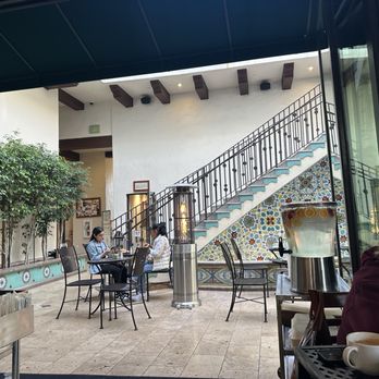 Urth Caffé-Pasadena - Cafes Near Me - Pasadena, California
