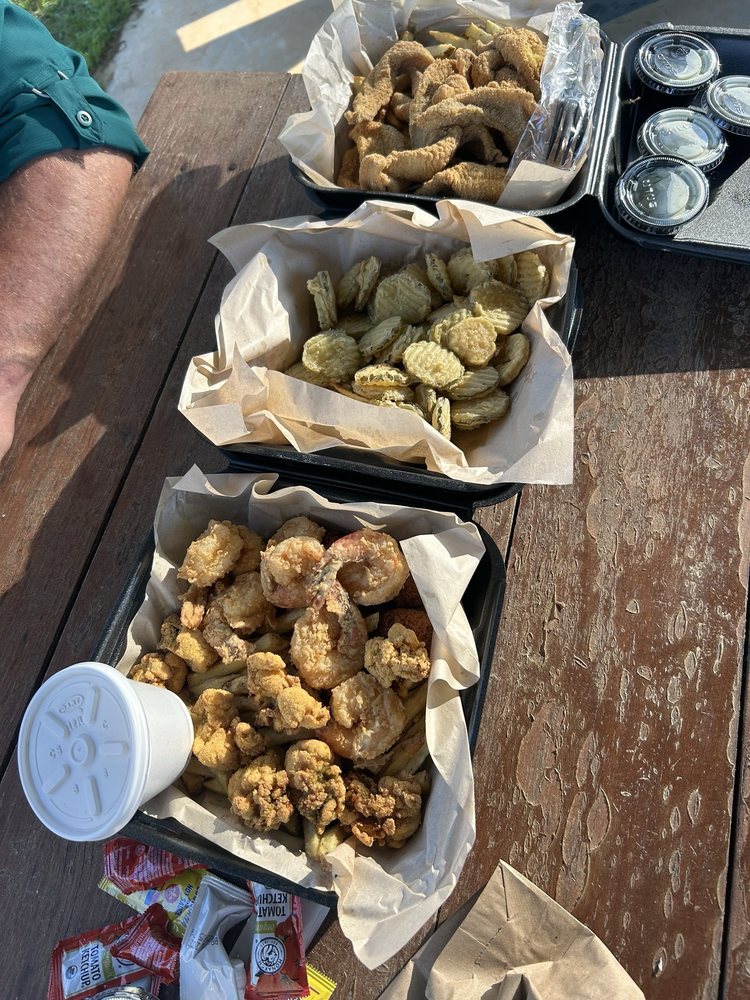 Shivers Creek Fish House Express Logo