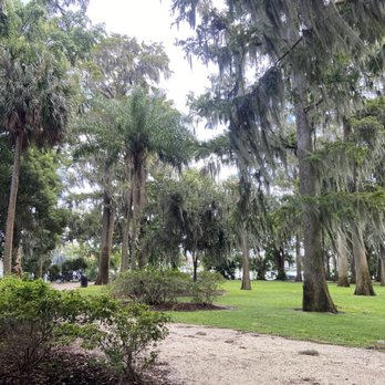 Kraft Azalea Garden - Parks Near Me - Winter Park, Florida