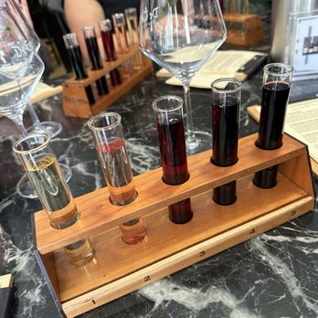 De Tierra Vineyards - Wine flight - Wineries Near Me - Carmel, California De Tierra Vineyards - Wine flight - Wineries Near Me - Carmel, California