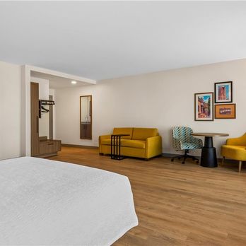 Hampton Inn and Suites by Hilton Intercourse - Guest room - Hotels Near Me - Intercourse, Pennsylvania