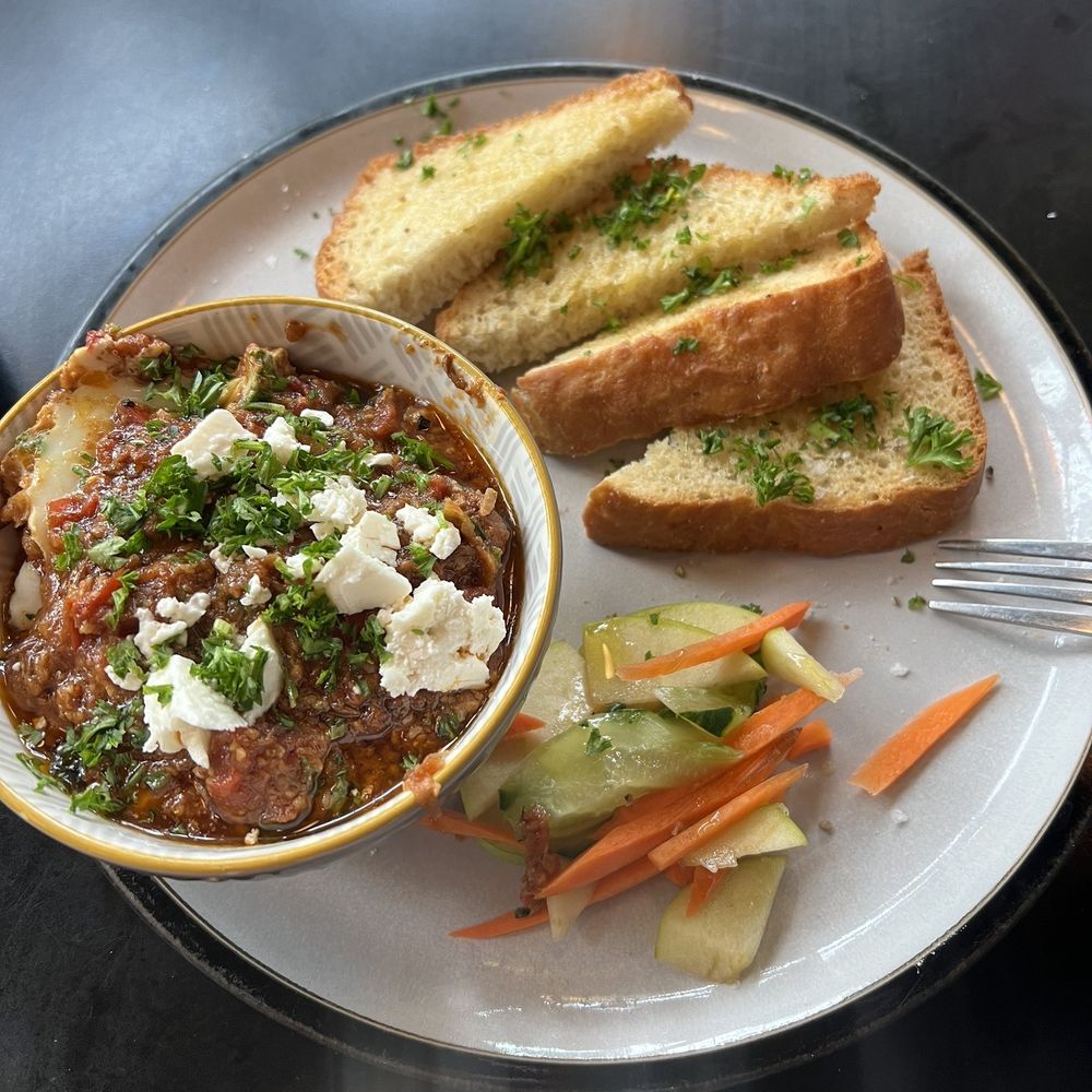 The Black Cab Coffee Co - Spicy shakshuka eggs. Even the side of apples and carrots was yummy. - Coffee Roasteries Near Me - London, XGL