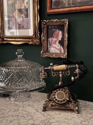 Bar Monette by null