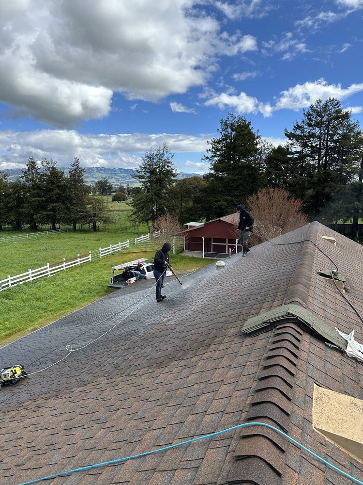 Slide of Mistah Seamless Gutters