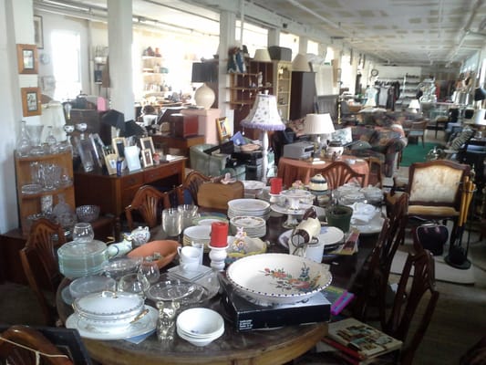 TREASURE TROVE THRIFT SHOP VINTAGE & ANTIQUES - Updated November 2025