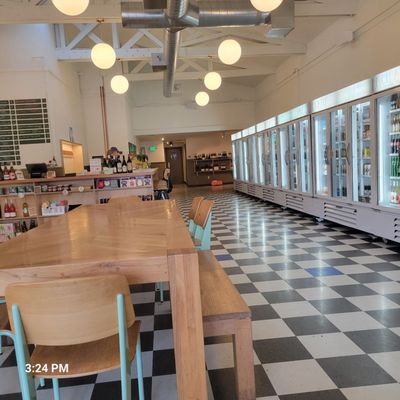 Pop Pop Bottle Shop by null