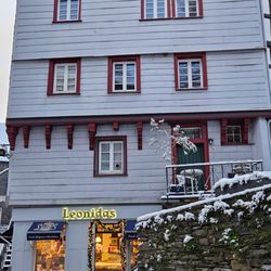 Leonidas - Monschauer Schokoladenhaus im Schnee
