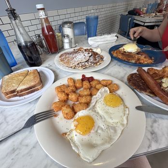 Mineola Diner - Diners Near Me - Mineola, New York Mineola Diner - Diners Near Me - Mineola, New York