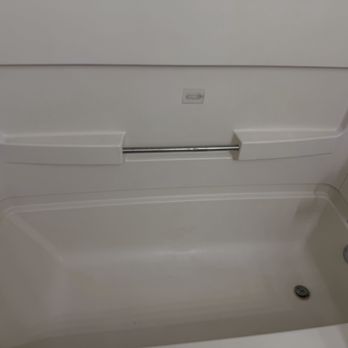 Daendy - bathtub previously had hard water stains!!!! - Home Cleaning Near Me