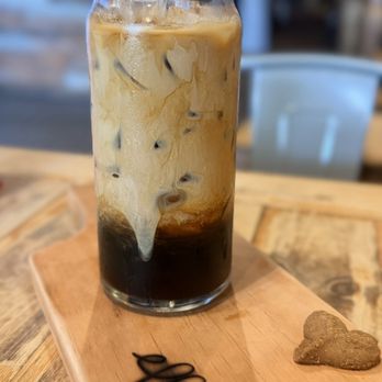 Ella Cafe - Brown Sugar Peach Cold Brew - Coffee & Tea Near Me - Plantation, Florida