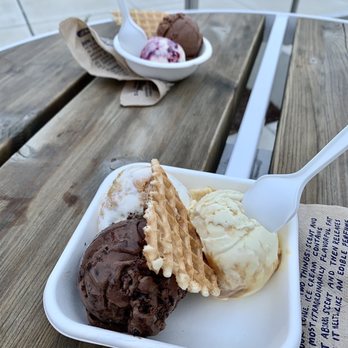 Jeni's Splendid Ice Creams - Blackout Chocolate Cake, Banana Brûlée, and Ooey Gooey Butter Cake - Ice Cream & Frozen Yogurt Near Me - Franklin, Tennessee