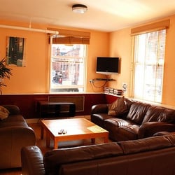 Hilton Chambers - Sunny TV Lounge