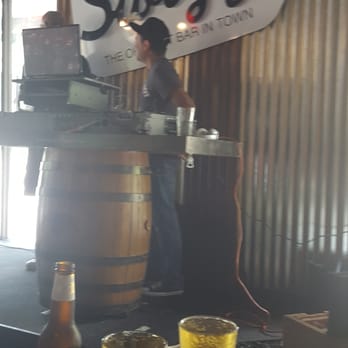 Swiggs - DJ on a Sunday - Bars Near Me - Orlando, Florida