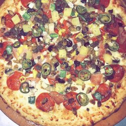 Kenny’s Mini Market - Amazing pizza and friendly owners(recommend trying the Kenny's Special Meat Monster Chicago style deep fish