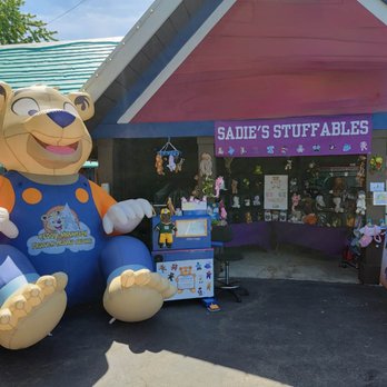Sadie's Stuffables - Santa's Village Amusement Park in East Dundee Illinois May 2023 through September 2023 - Toy Stores Near Me - East Dundee, Illinois Sadie's Stuffables - Santa's Village Amusement Park in East Dundee Illinois May 2023 through September 2023 - Toy Stores Near Me - East Dundee, Illinois