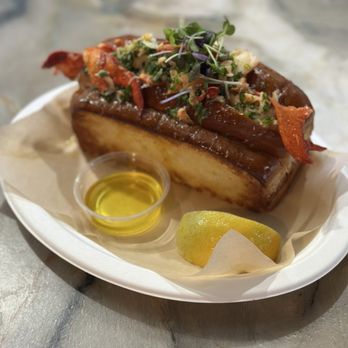 Lobster Lab - A toasted, buttery split-top brioche bread (not the usual roll style but bread) - Sandwiches Near Me - Carlsbad, California