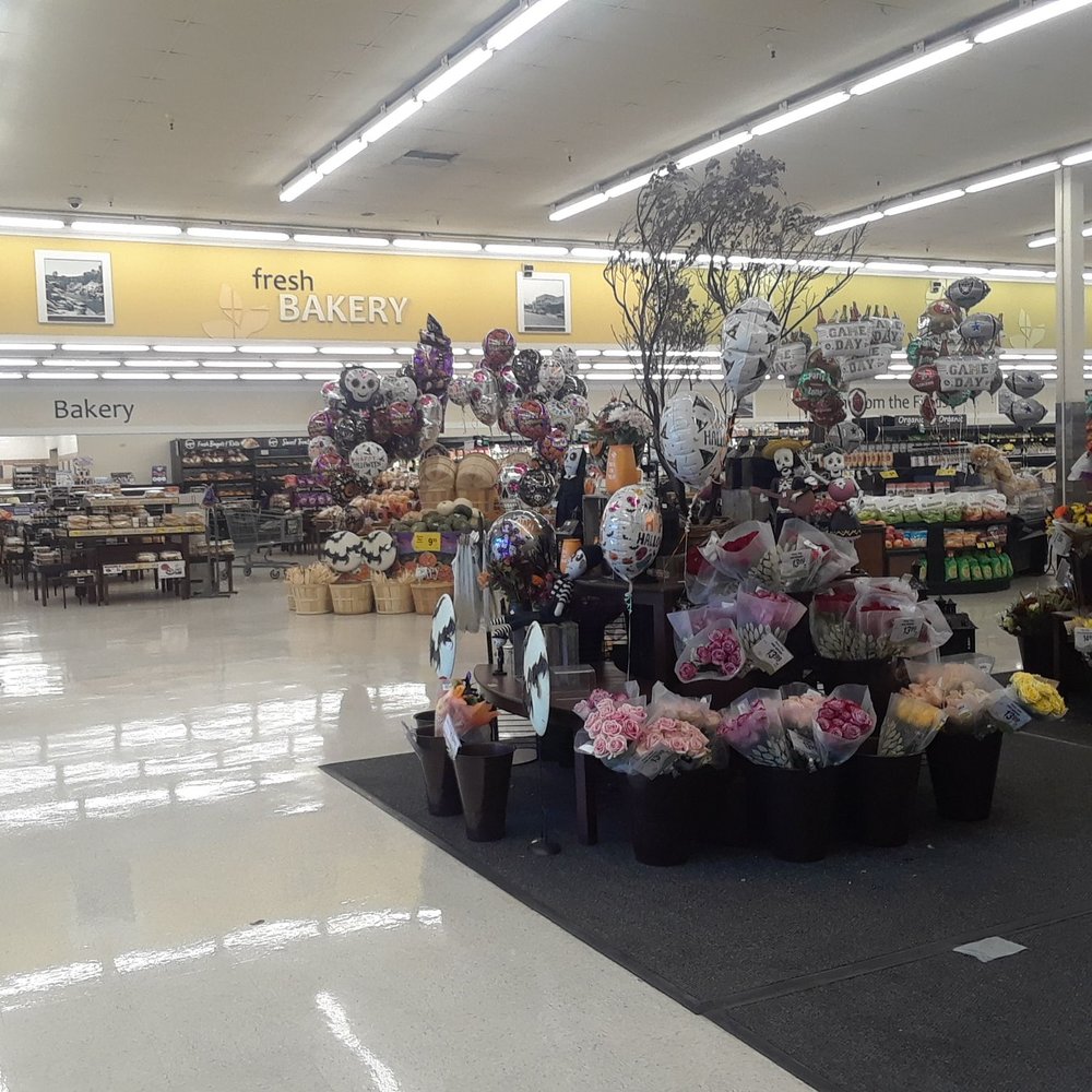 Albertsons - the inside of a grocery store - Grocery Near Me - Bakersfield, California Albertsons - the inside of a grocery store - Grocery Near Me - Bakersfield, California