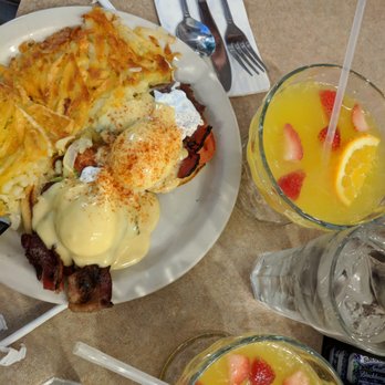 Bill's Cafe - Petaluma Benedict w/ hashbrowns and Mimosas - American Near Me - San Jose, California Bill's Cafe - Petaluma Benedict w/ hashbrowns and Mimosas - American Near Me - San Jose, California