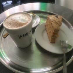 La Salle Verte Coffee Shop - Coffee cake and mocha